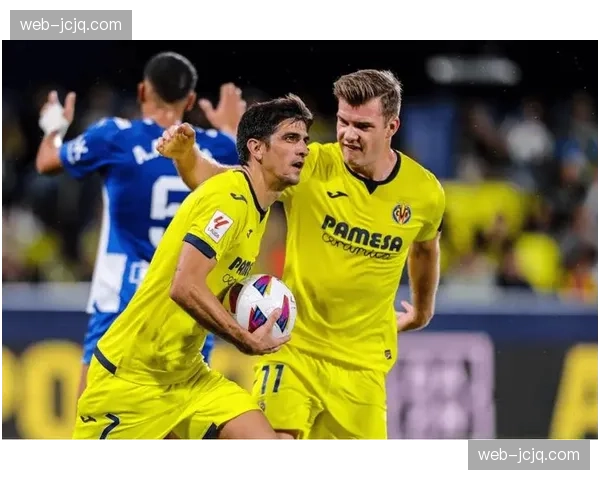 马塞利诺双前锋冲击：比利亚雷亚尔丹朱马莫雷诺组合